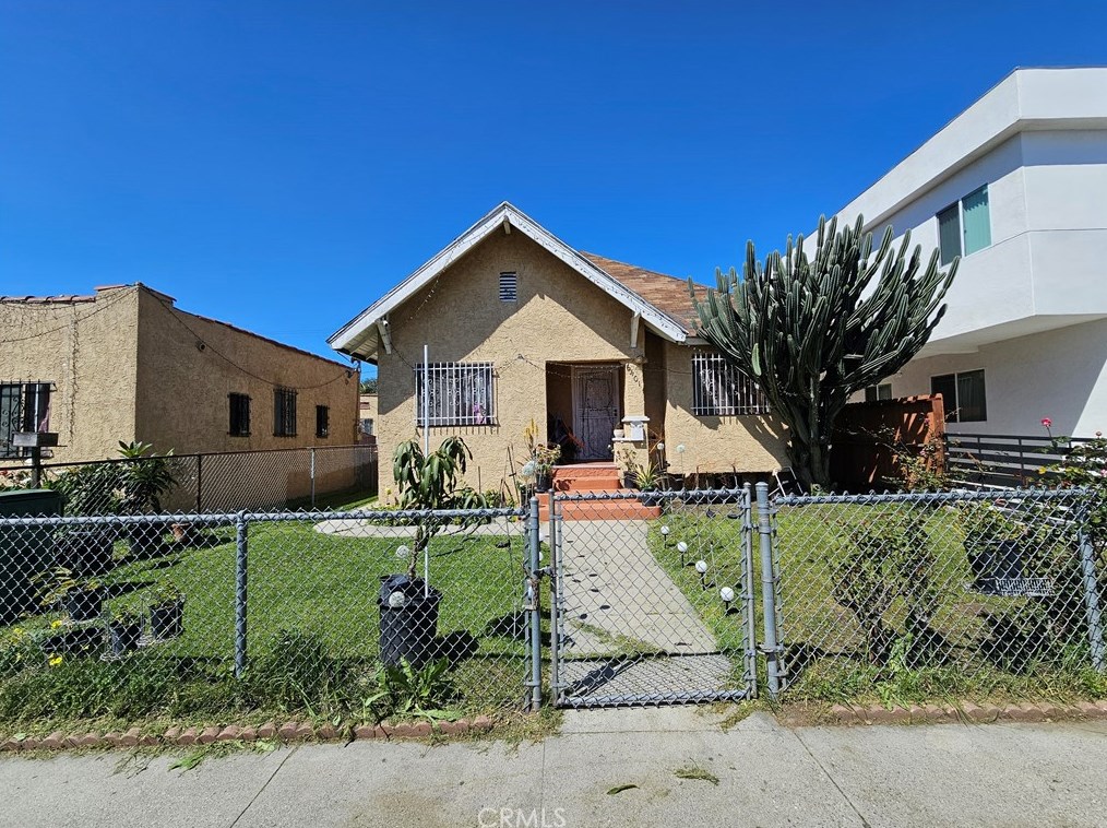 6401 Converse Ave, Los Angeles CA  90001-1719 exterior