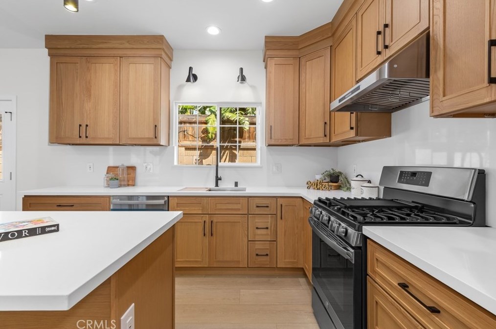 16396 Sandalwood St, Santa Ana CA  92708-1941 exterior