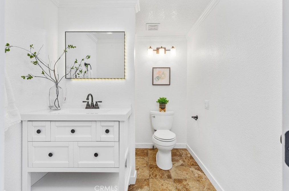 16396 Sandalwood St, Santa Ana CA  92708-1941 exterior