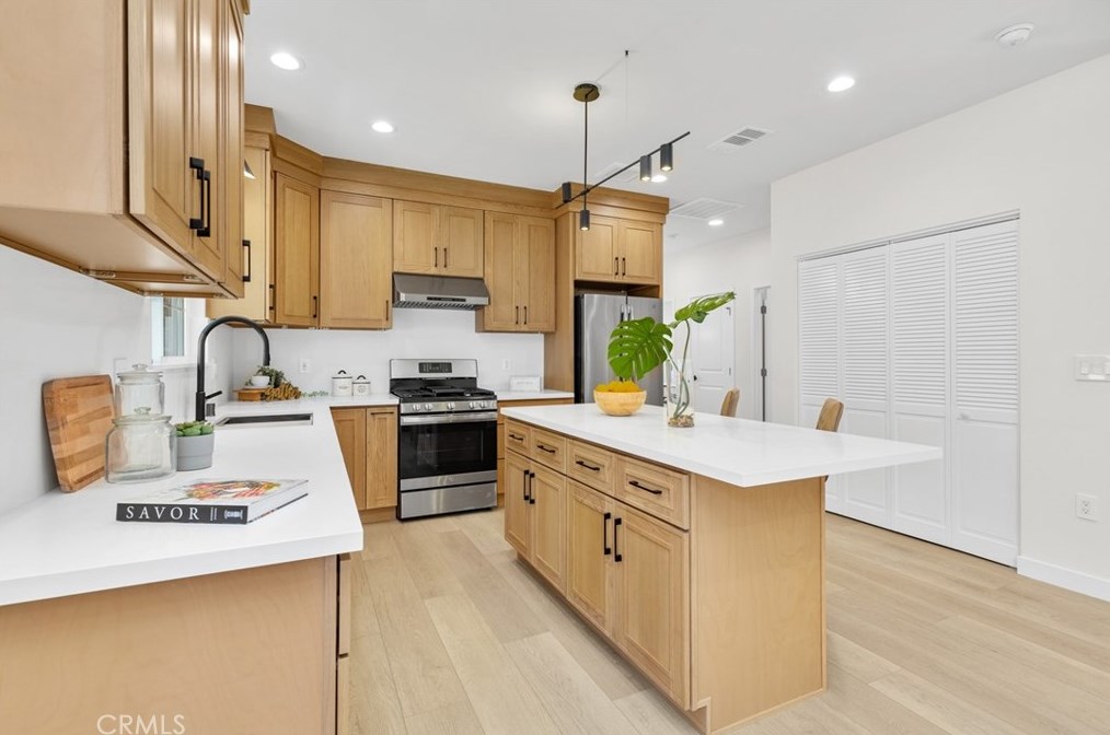 16396 Sandalwood St, Santa Ana CA  92708-1941 exterior