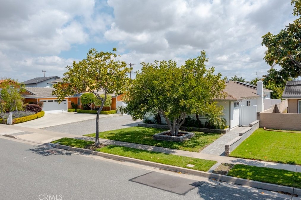 16396 Sandalwood St, Santa Ana CA  92708-1941 exterior