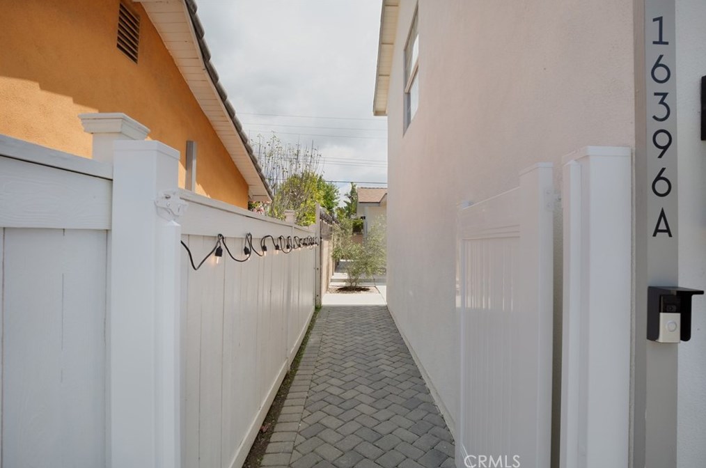 16396 Sandalwood St, Santa Ana CA  92708-1941 exterior