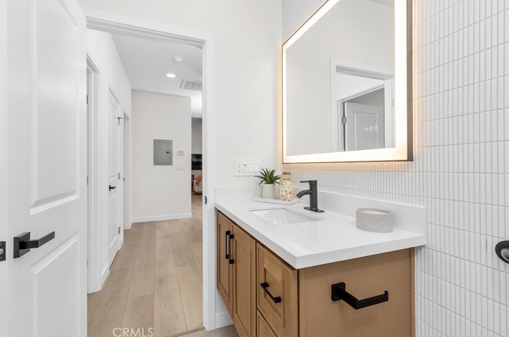 16396 Sandalwood St, Santa Ana CA  92708-1941 exterior