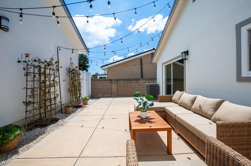 16396 Sandalwood St, Santa Ana CA  92708-1941 exterior