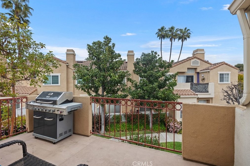 180 Chandon, Laguna Beach CA  92677-5735 exterior