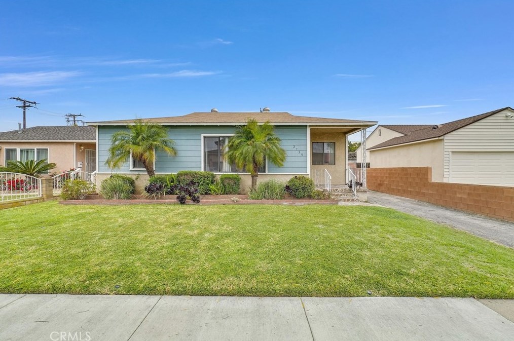 2739 Deerford St, Lakewood, CA 90712-3307