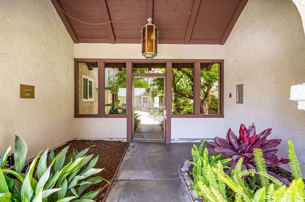 353 Colorado Pl, Long Beach CA  90814-2367 exterior