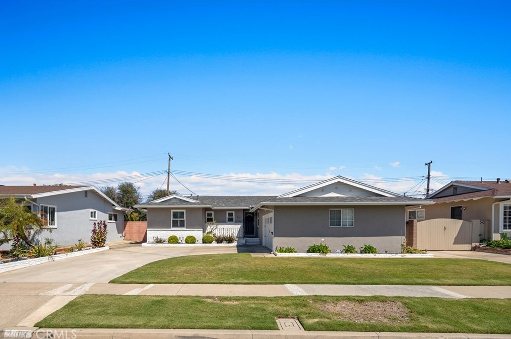 3084 Murray Ln, Costa Mesa, CA 92626-2736