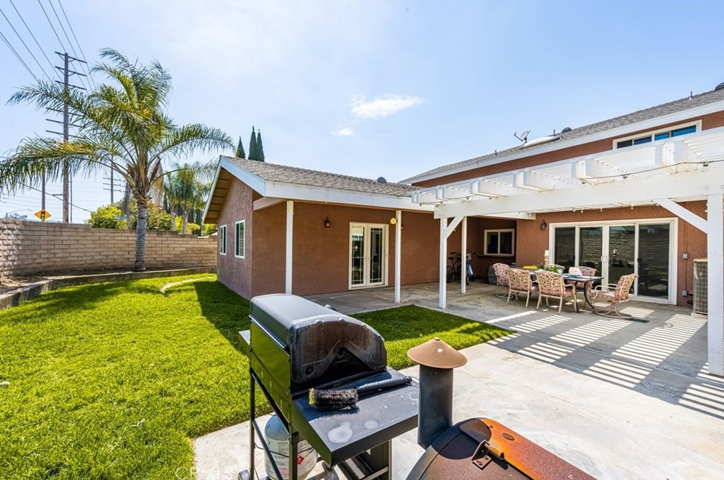 7400 Woodsboro Ave, Anaheim CA  92807-2428 exterior