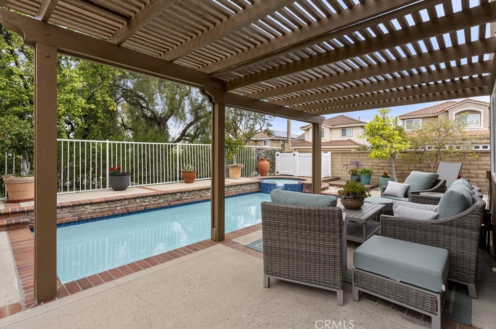 500 Laureltree Dr, Anaheim CA  92808-1626 exterior