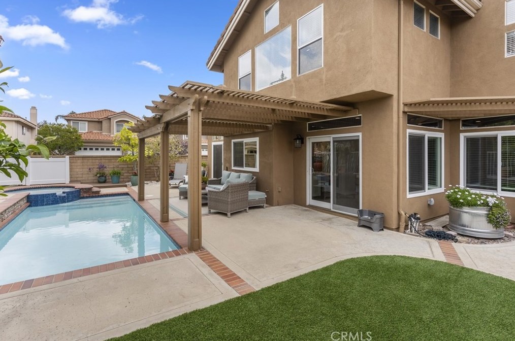 500 Laureltree Dr, Anaheim CA  92808-1626 exterior
