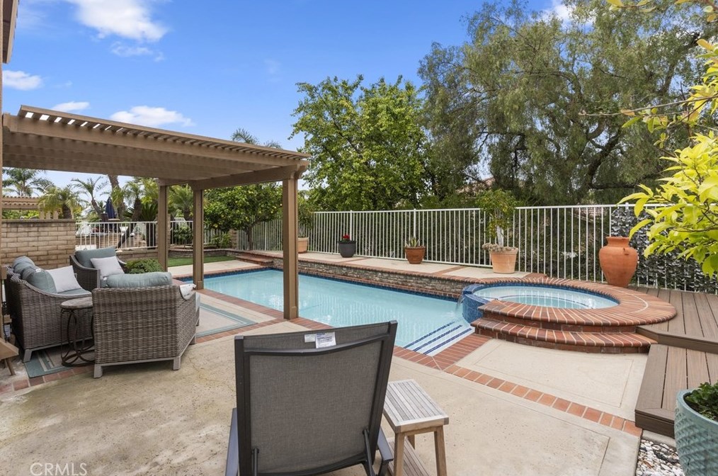 500 Laureltree Dr, Anaheim CA  92808-1626 exterior