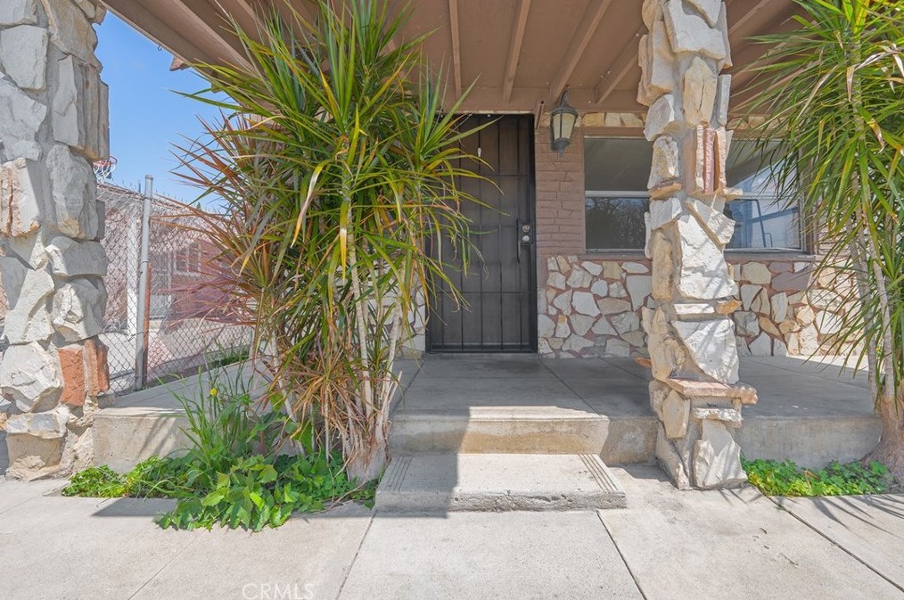 115 Laurel St, Santa Ana, CA 92703-3485