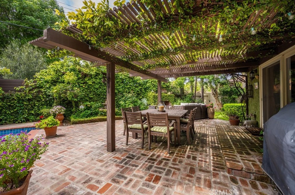 11614 Regent St, Los Angeles CA  90066-3322 exterior
