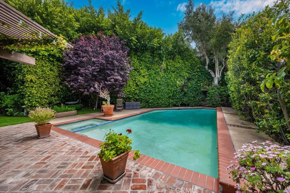 11614 Regent St, Los Angeles CA  90066-3322 exterior