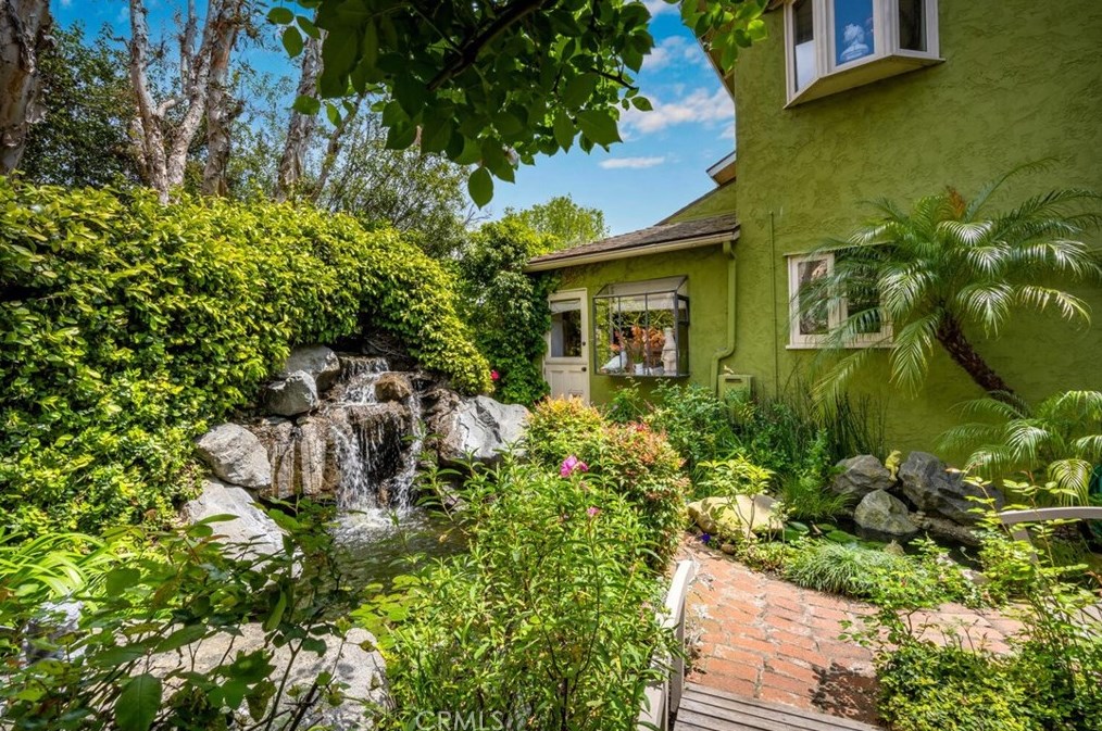11614 Regent St, Los Angeles CA  90066-3322 exterior