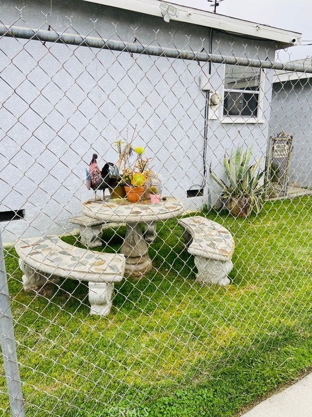 8757 Dunbar St, Bellflower CA 90706-4311 exterior