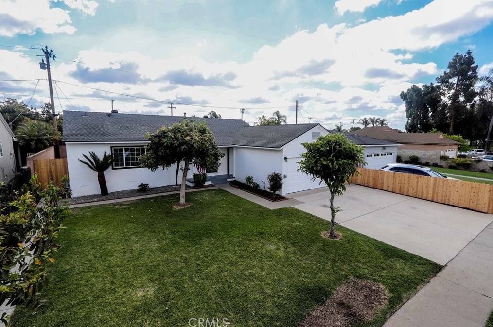 1009 Fairlawn St, Santa Ana, CA 92703-2024