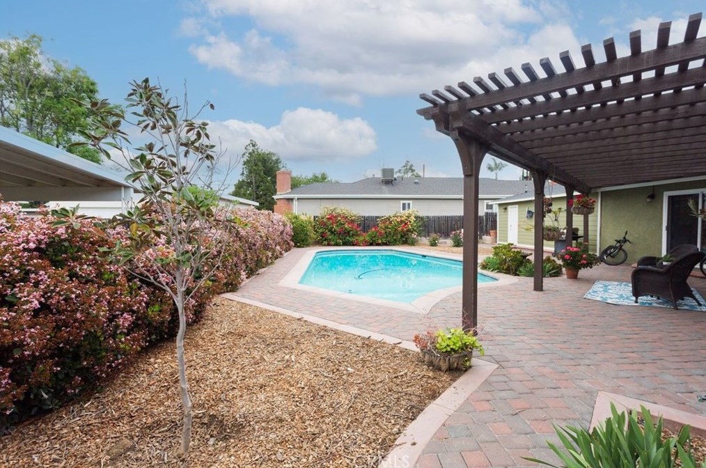 1101 Fern Dr, Fullerton CA 92833-2361 exterior