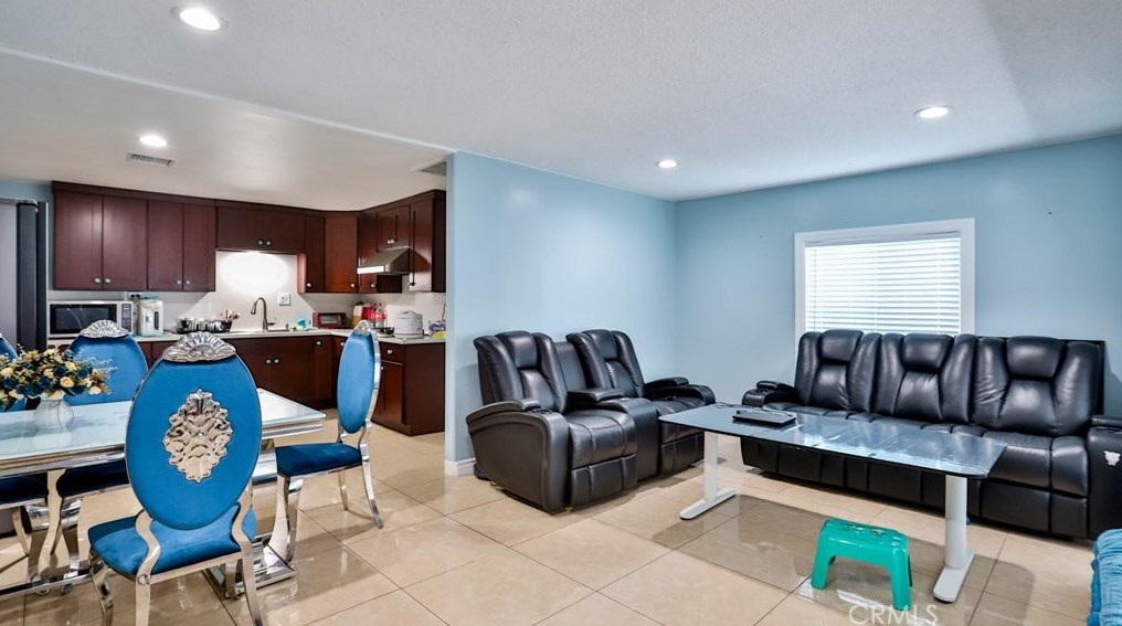 10122 Larson Ave, Garden Grove CA  92843-1037 exterior