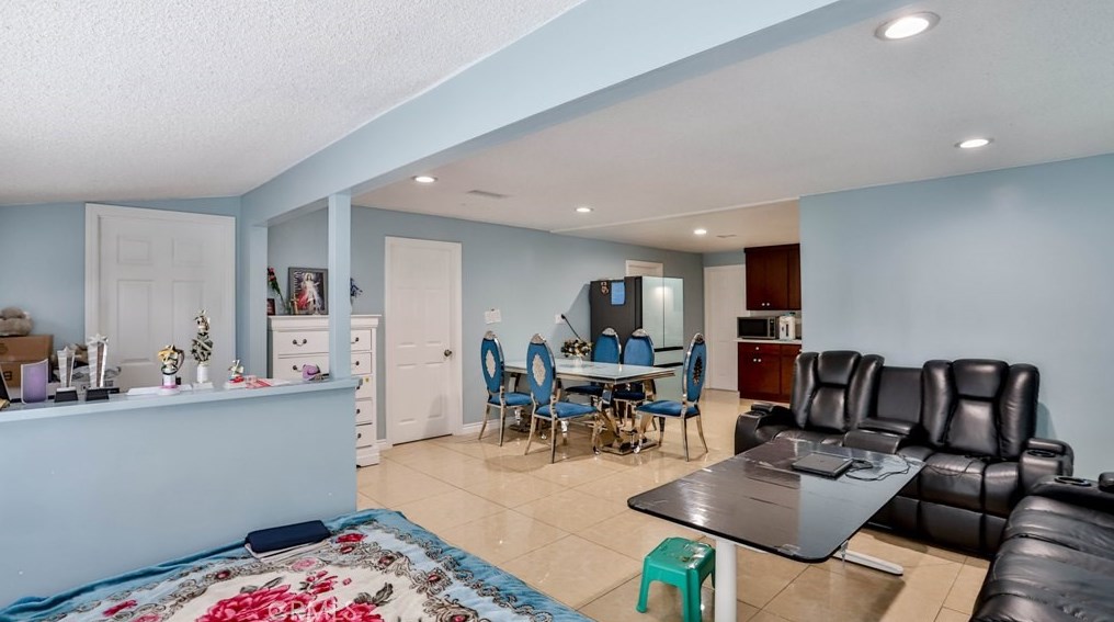 10122 Larson Ave, Garden Grove CA  92843-1037 exterior