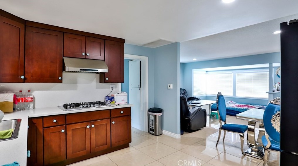 10122 Larson Ave, Garden Grove CA  92843-1037 exterior