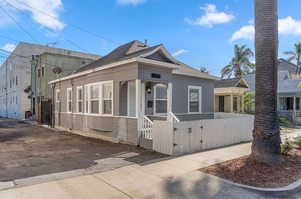 226 W 6th St, Long Beach, CA 90802