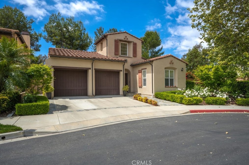 20 Secret Gdn, Irvine, CA 92620-4805
