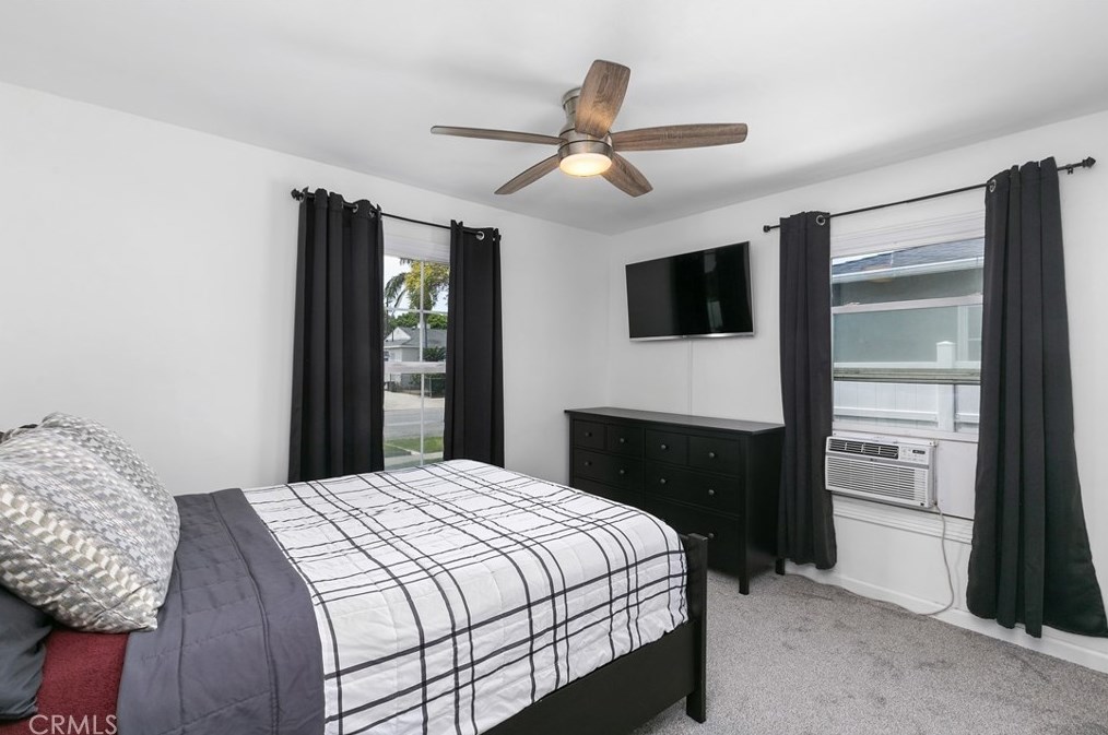 5737 Rocket St, Lakewood CA  90713-1077 exterior