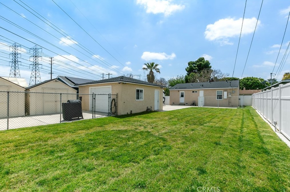 5737 Rocket St, Lakewood CA  90713-1077 exterior