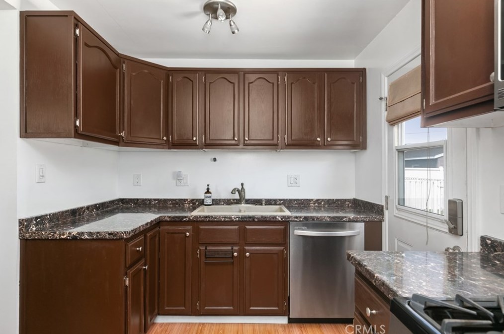 5737 Rocket St, Lakewood CA  90713-1077 exterior
