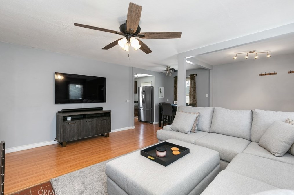 5737 Rocket St, Lakewood CA  90713-1077 exterior