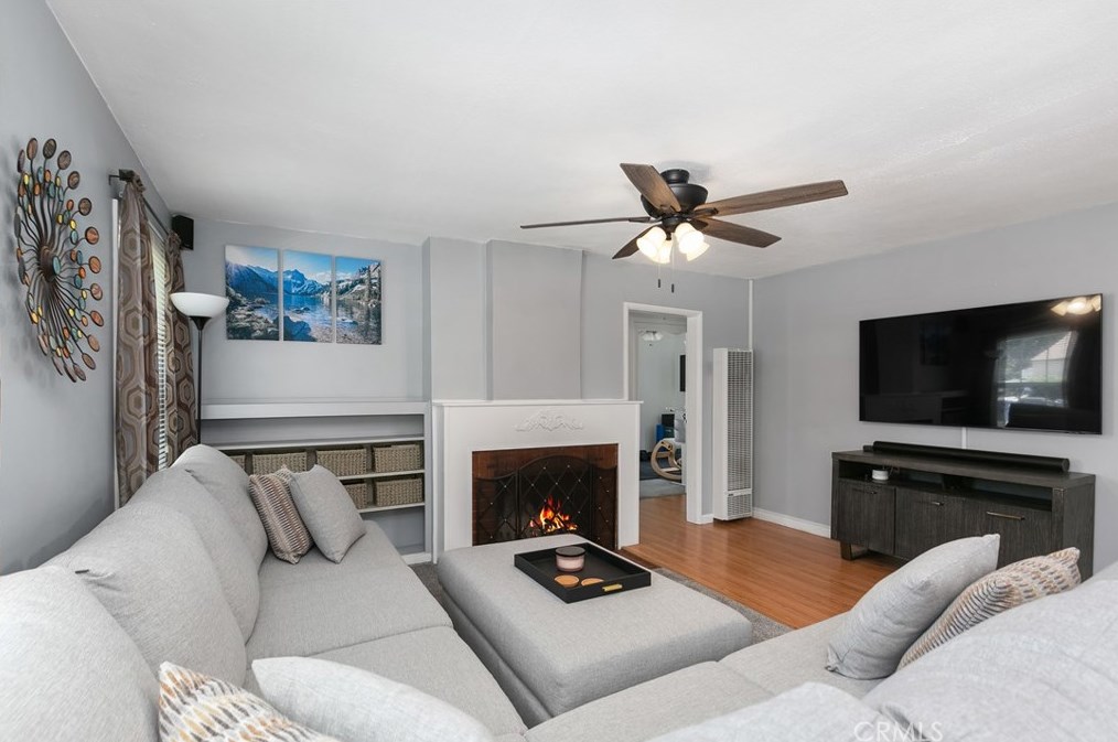 5737 Rocket St, Lakewood CA  90713-1077 exterior