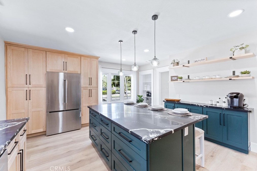 1866 42nd St, Los Angeles, CA 90058-1532