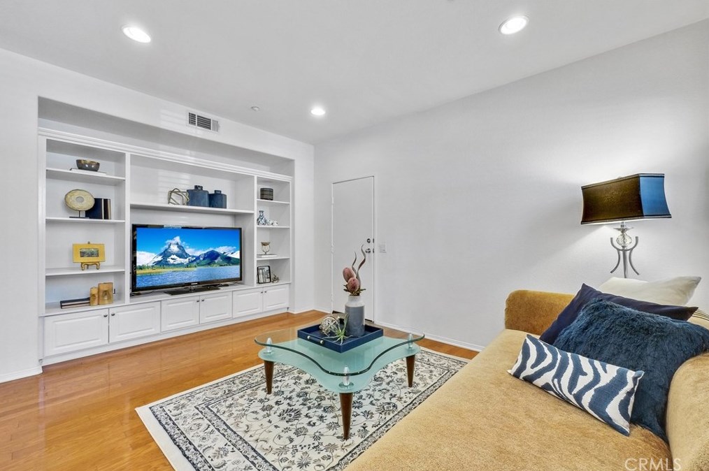 1372 Mc Fadden Dr, Fullerton CA  92833-5604 exterior