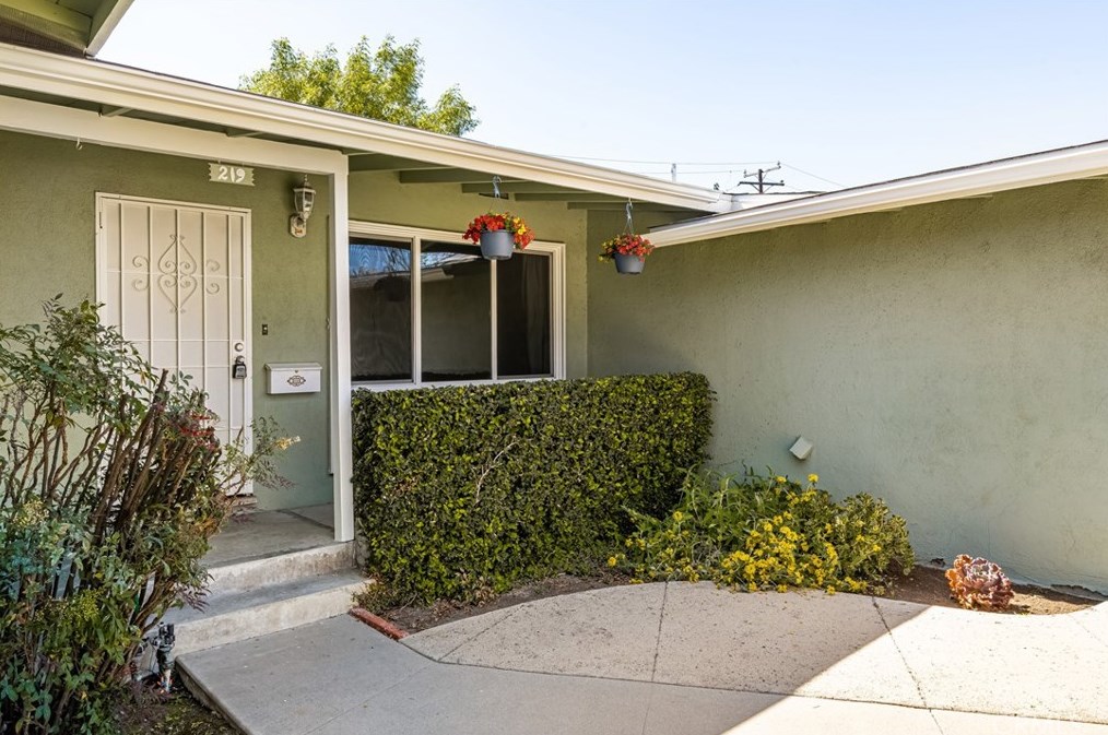 219 Cliffrose St, Anaheim, CA 92805-4327