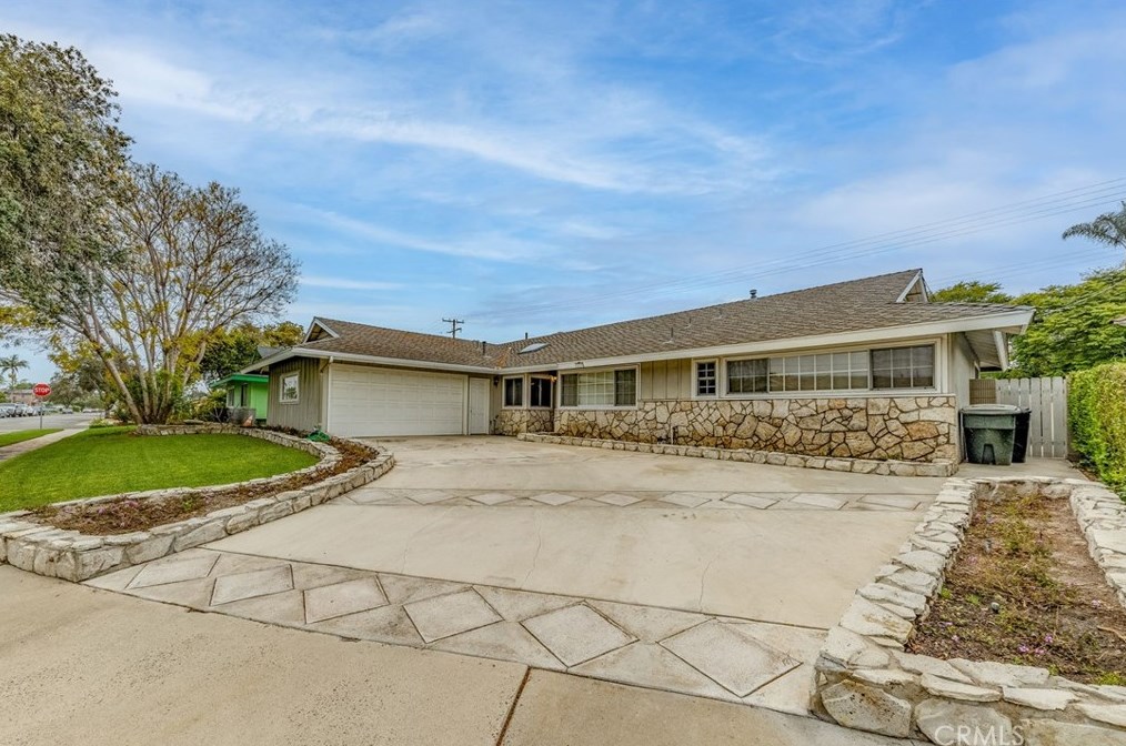1879 W Harriet Ln, Anaheim, CA 92804
