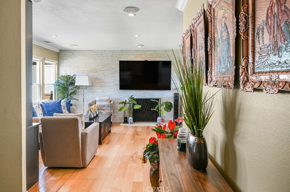 6766 San Benito Way, Buena Park CA  90620-3742 exterior