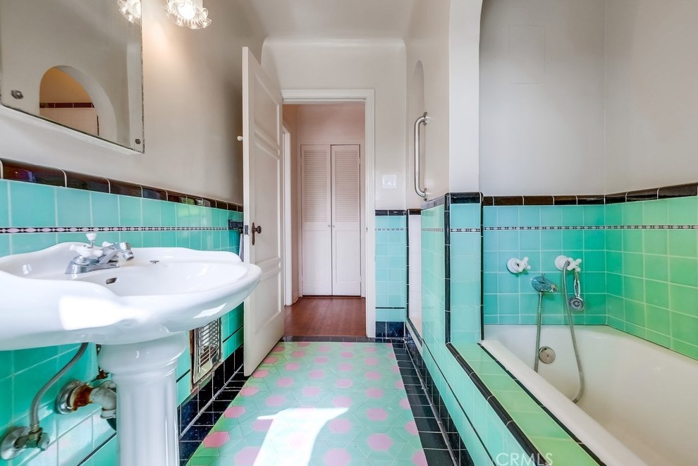 3565 Lemon Ave, Long Beach CA  90807-4747 exterior