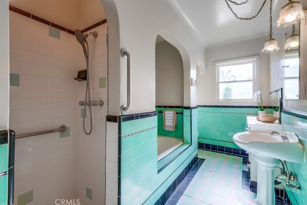 3565 Lemon Ave, Long Beach CA  90807-4747 exterior