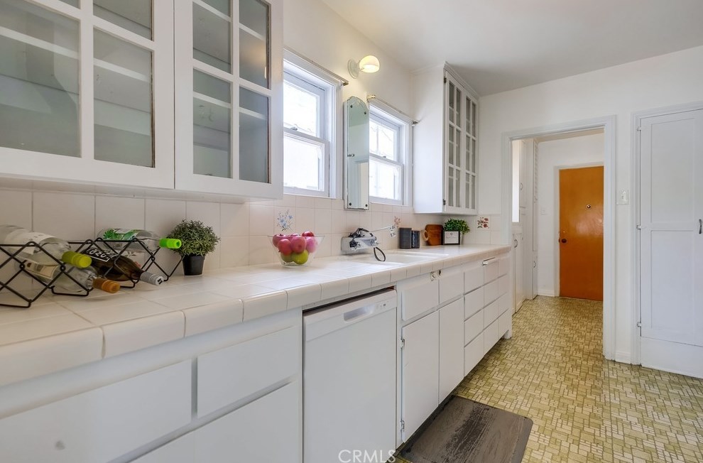 3565 Lemon Ave, Long Beach CA  90807-4747 exterior