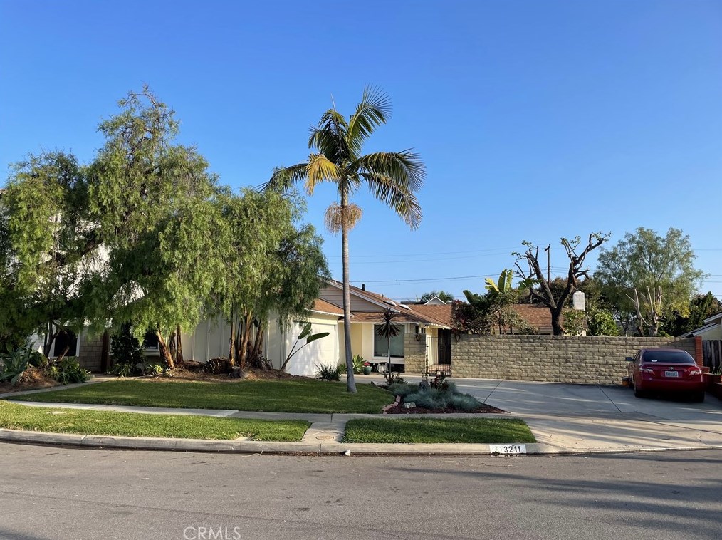 3211 Orlando Rd, Los Alamitos, CA 90720-4520