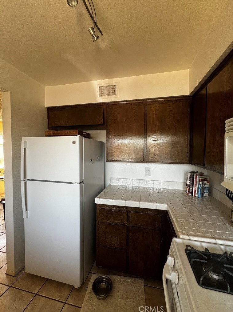 1237 Crestwood Dr, Upland, CA 91786-2908