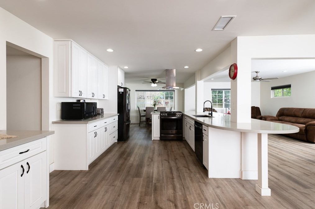 15757 Creswick Dr, La Mirada CA  90638-1504 exterior