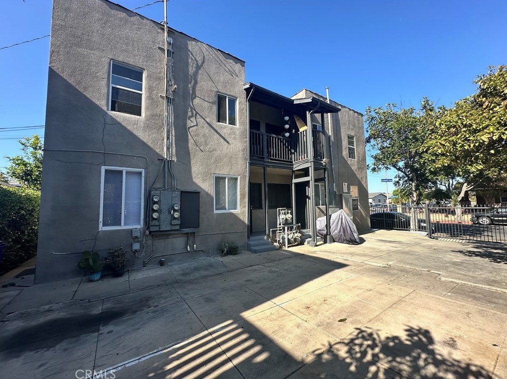 930 11th St, Long Beach CA  90813-3577 exterior