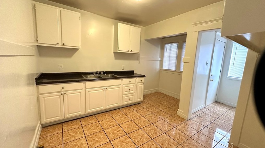 930 11th St, Long Beach CA  90813-3577 exterior