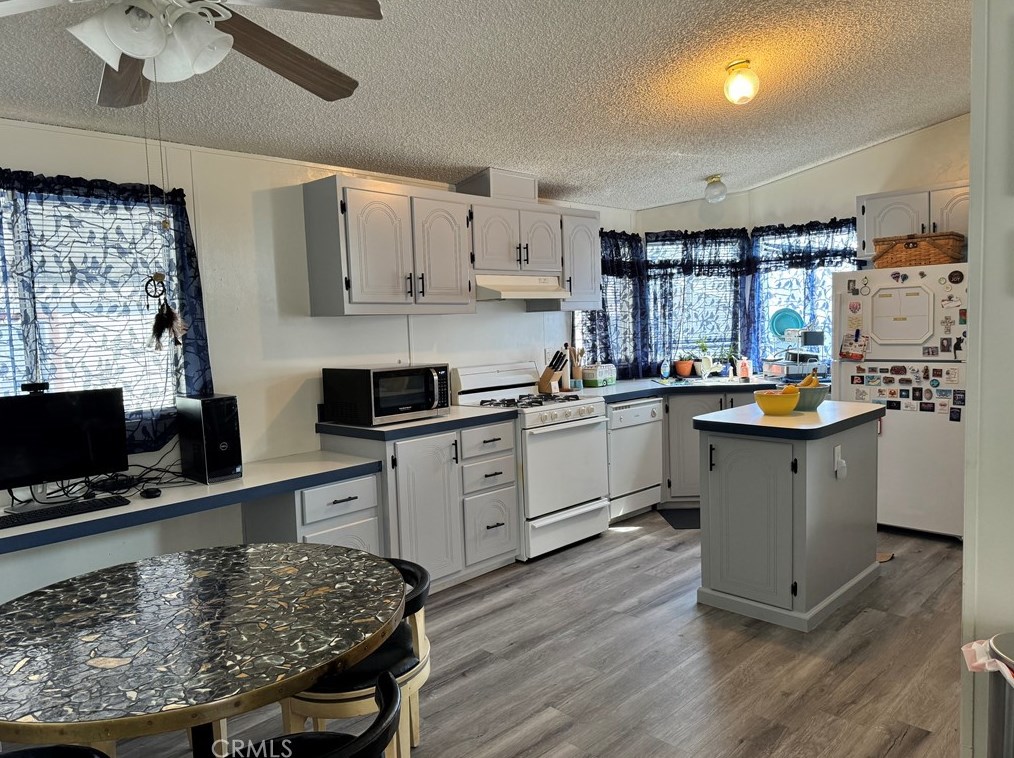 301 E Foothill Blvd #13, Pomona, CA 91767