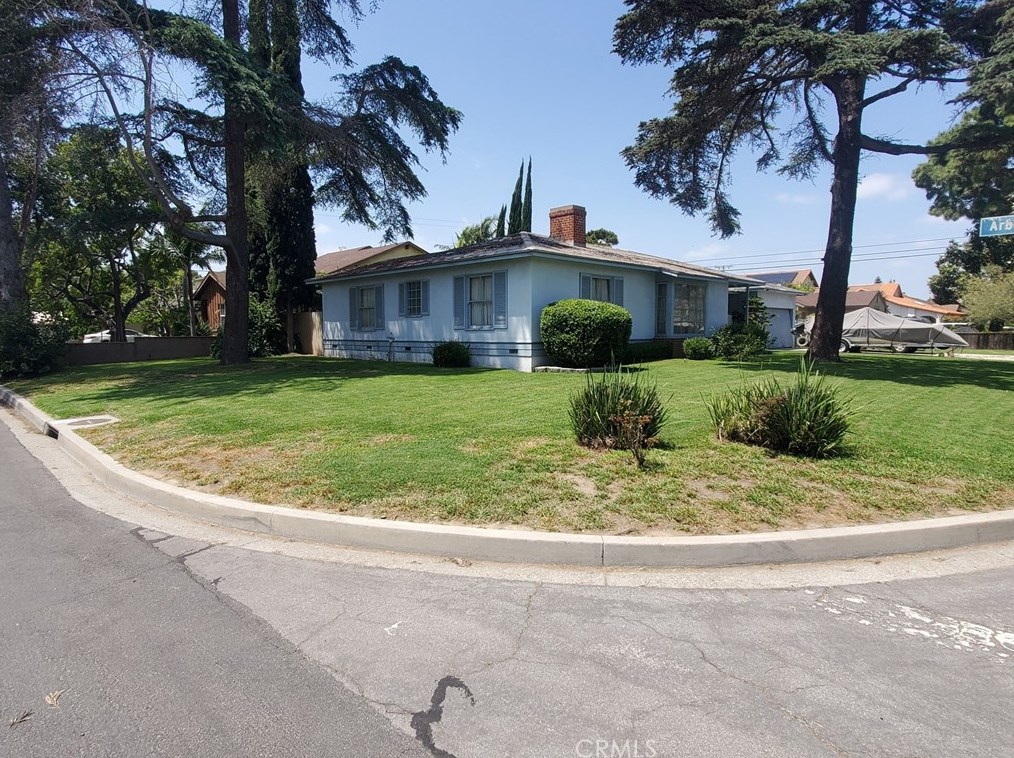 4705 Whitewood Ave, Long Beach, CA 90808-1033
