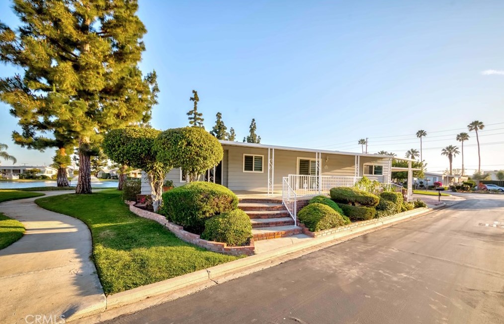 2040 Lake View Dr, La Habra, CA 90631