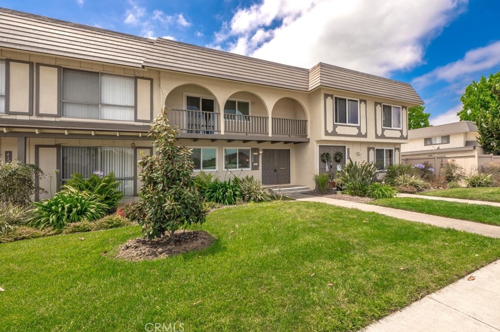 4128 Orange Ave, Cypress, CA 90630-2753